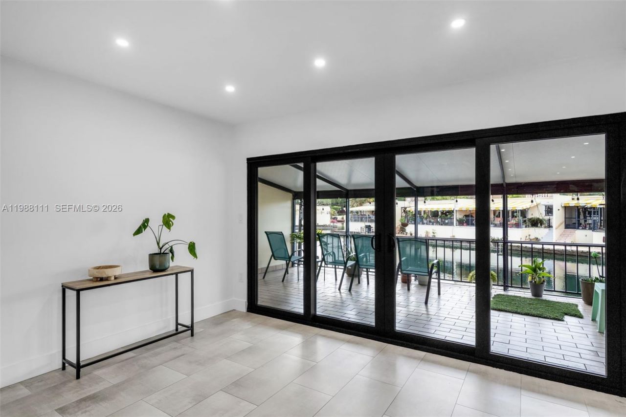 7020 Crown Gate Dr , Miami Lakes, FL 33014 Photo