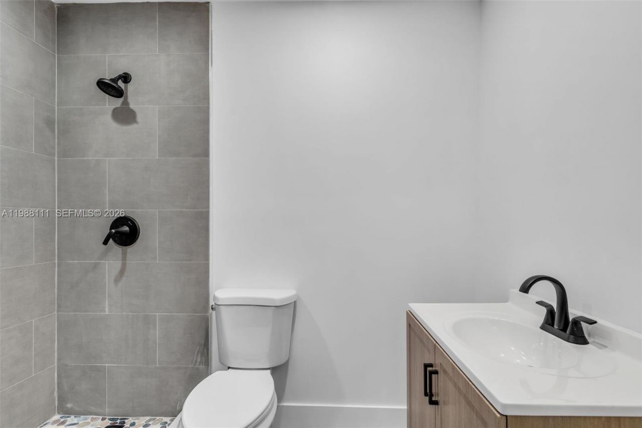 7020 Crown Gate Dr , Miami Lakes, FL 33014 Photo