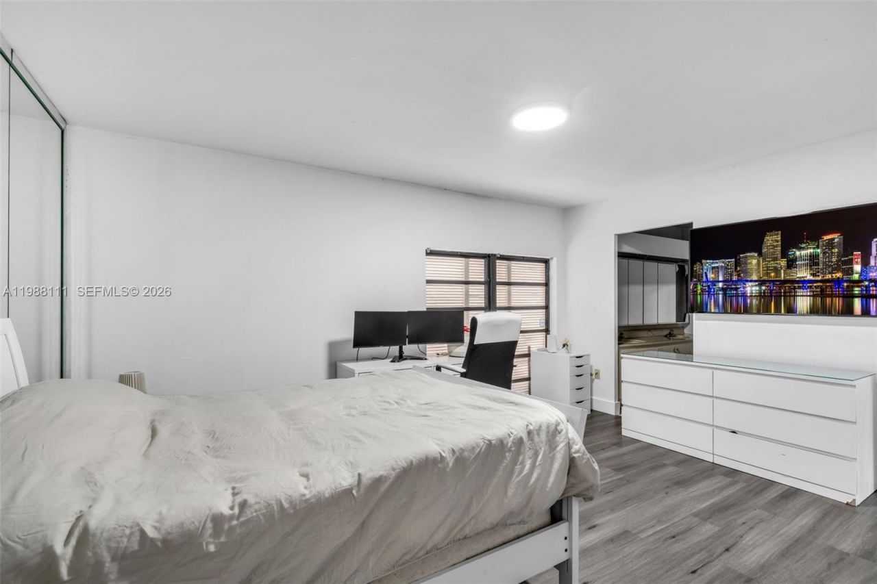 7020 Crown Gate Dr , Miami Lakes, FL 33014 Photo