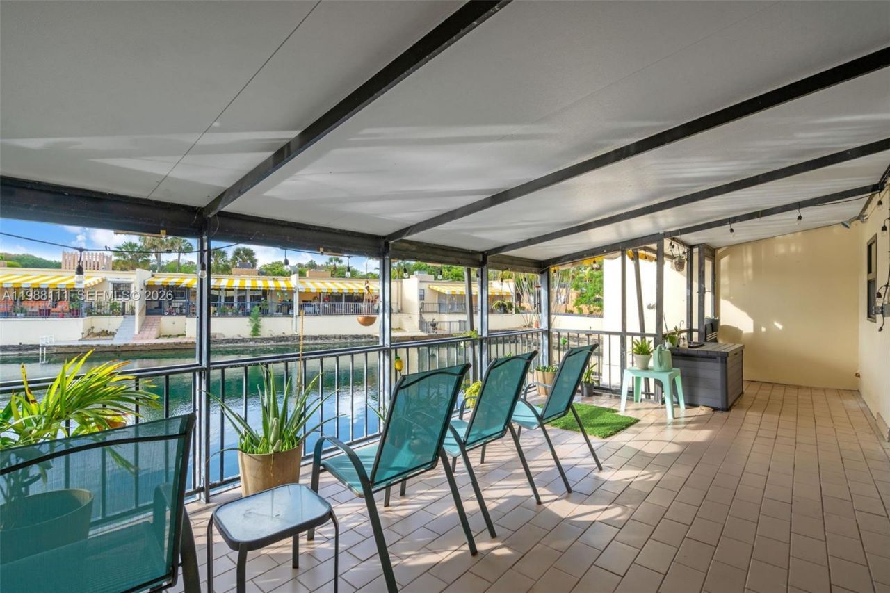 7020 Crown Gate Dr , Miami Lakes, FL 33014 Photo