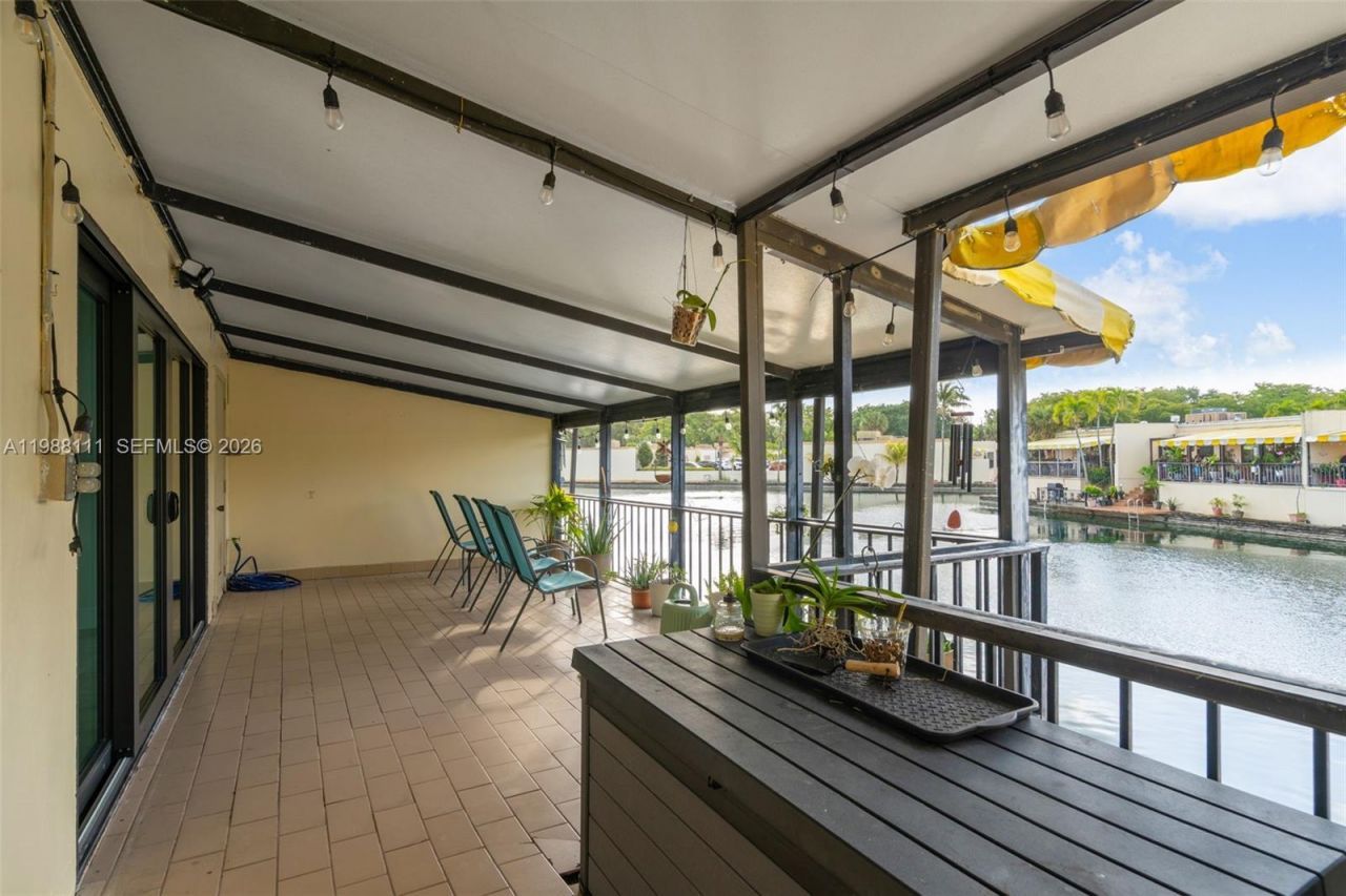 7020 Crown Gate Dr , Miami Lakes, FL 33014 Photo