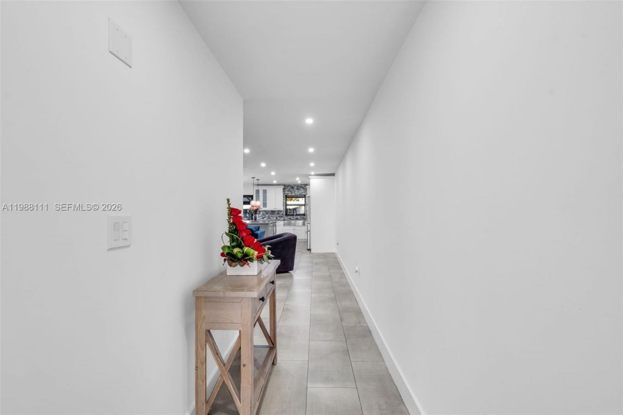 7020 Crown Gate Dr , Miami Lakes, FL 33014 Photo