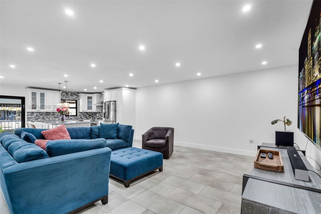 7020 Crown Gate Dr , Miami Lakes, FL 33014 Photo