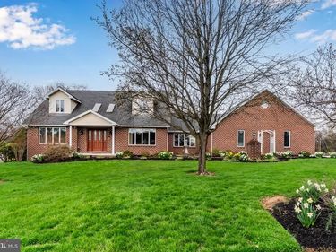 6365 N HUNTSMEN DR., HARRISBURG, PA 17111