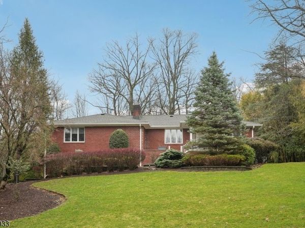 27 Oak Pl, North Caldwell, NJ 07006