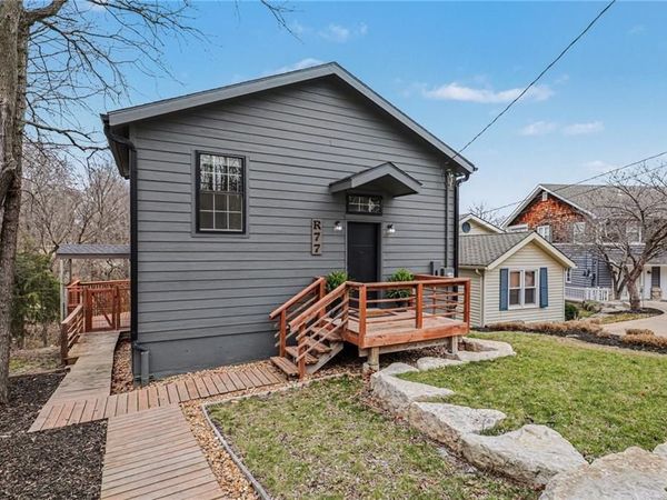 77 R Street, Lee's Summit, MO 64086