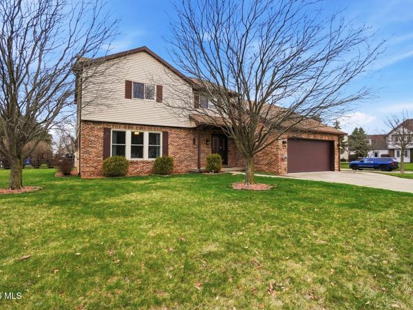 621 Cedar Lane, Bowling Green, OH 43402