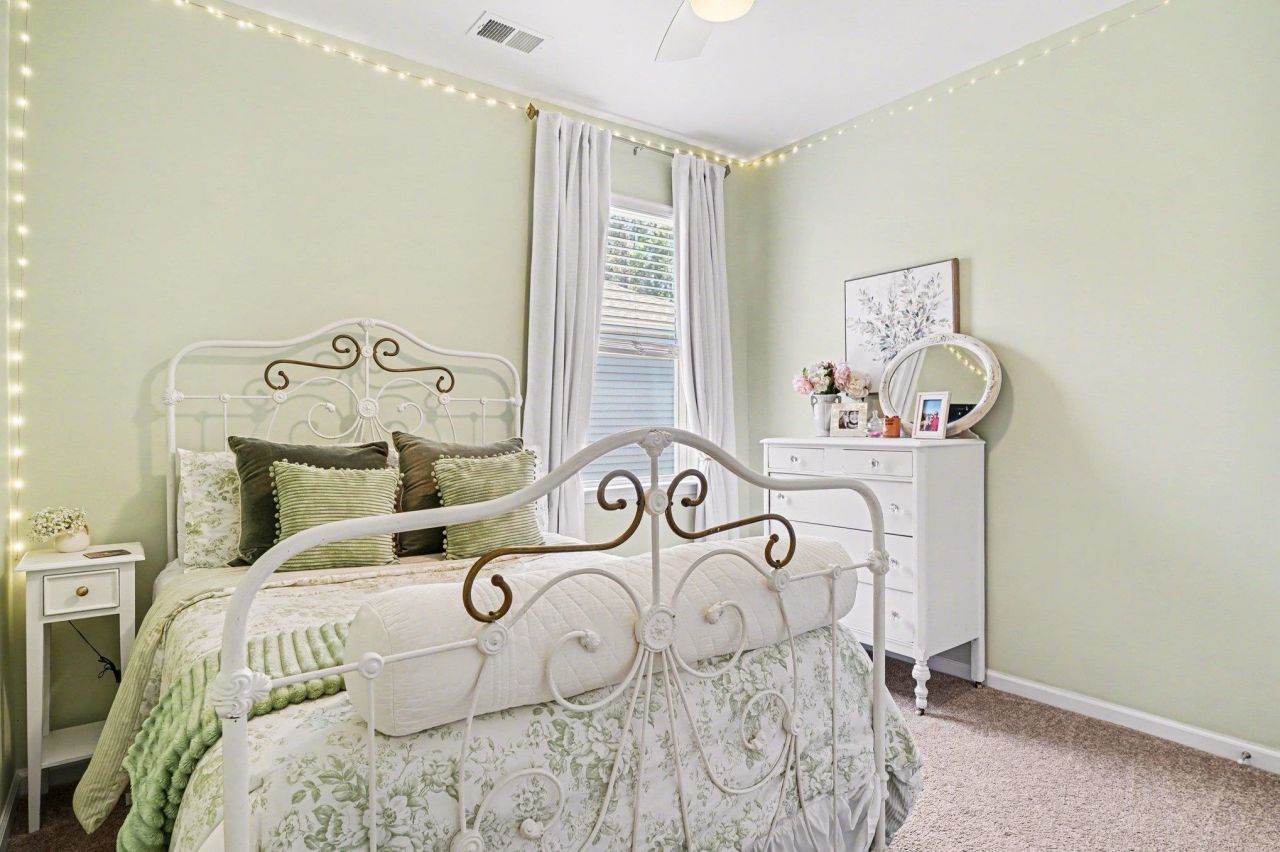 571 Meadowgrass Ct.  Photo 21