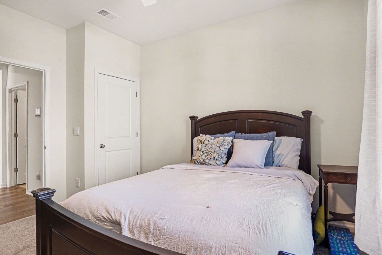 571 Meadowgrass Ct.  Photo 24