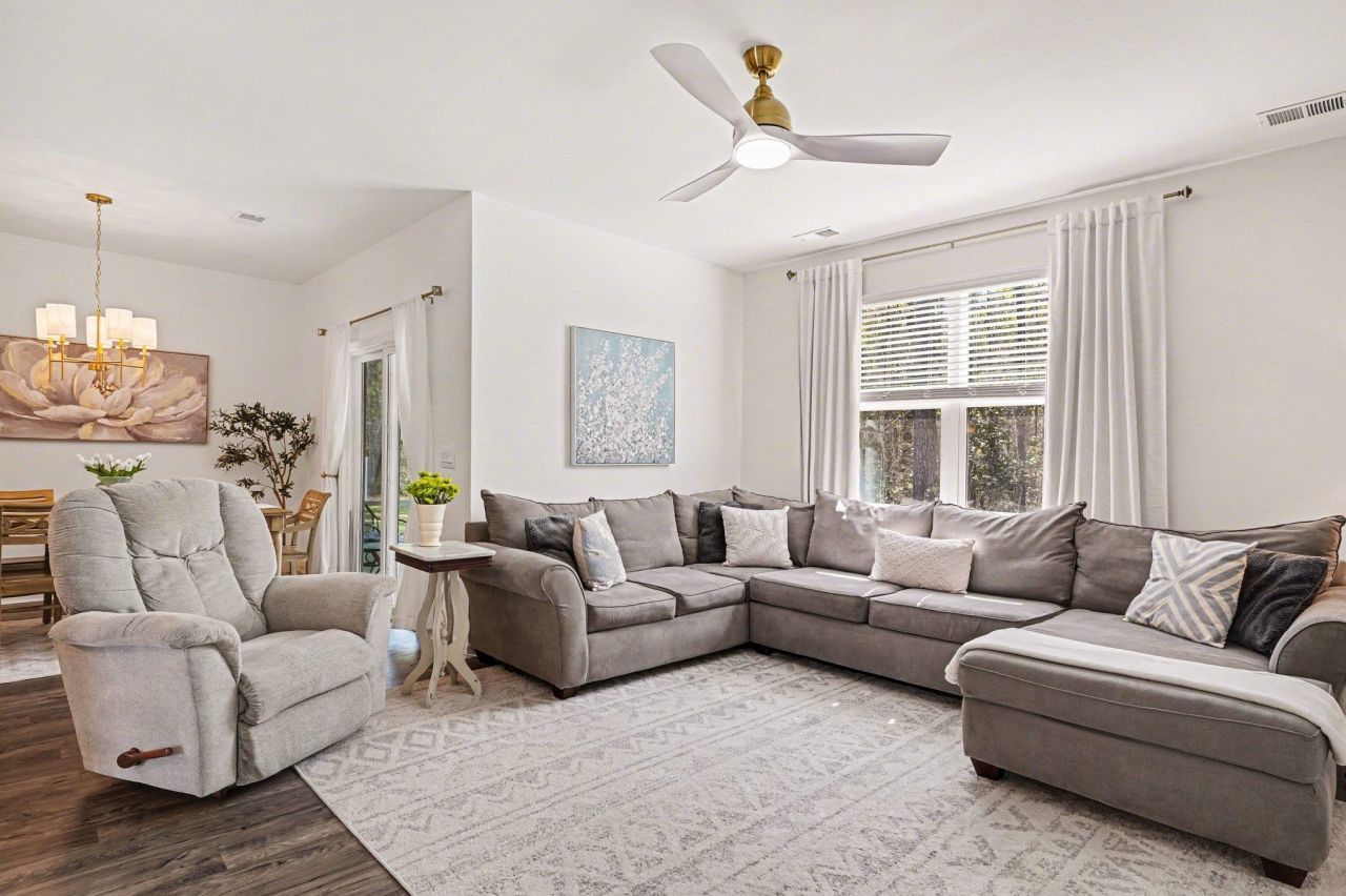 571 Meadowgrass Ct.  Photo 4