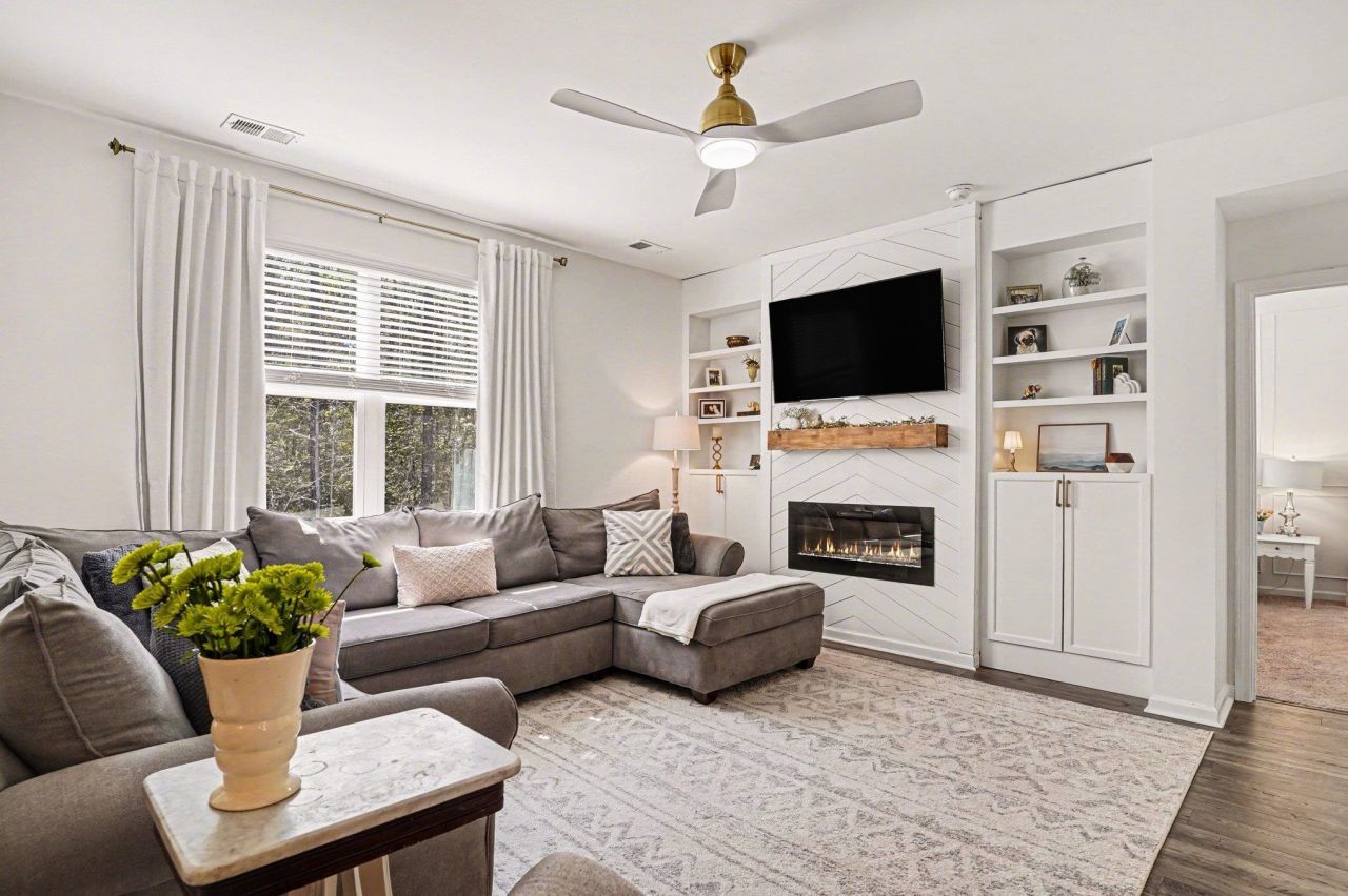 571 Meadowgrass Ct.  Photo 5