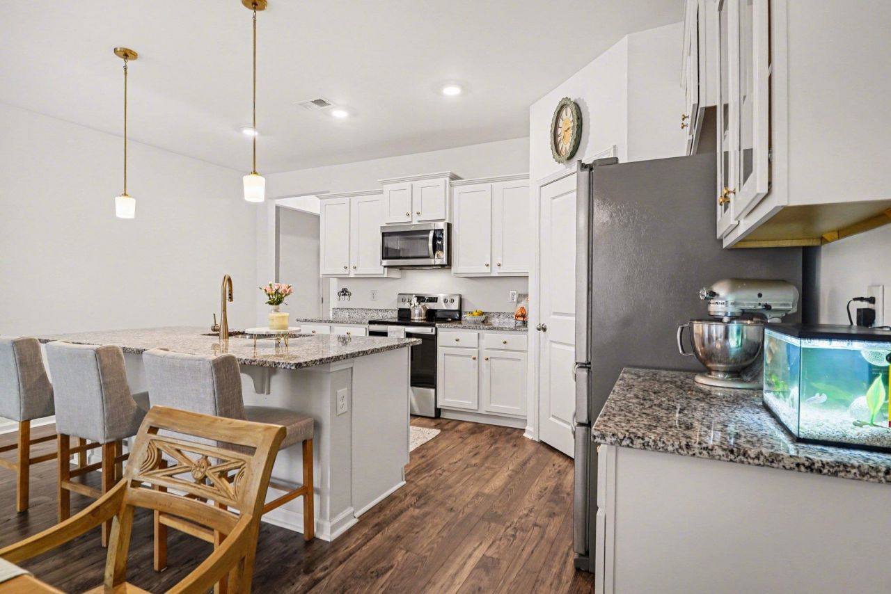 571 Meadowgrass Ct.  Photo 9