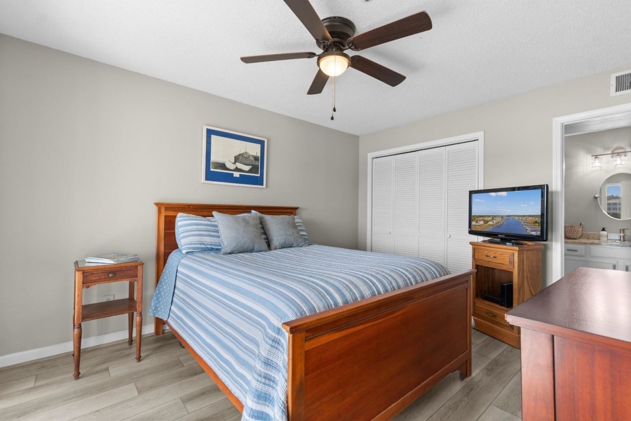 4560 Greenbriar Dr. Photo 12