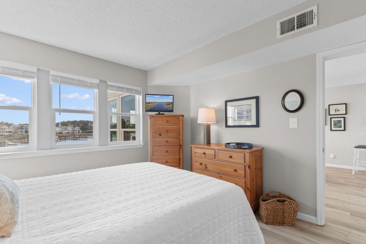 4560 Greenbriar Dr. Photo 17