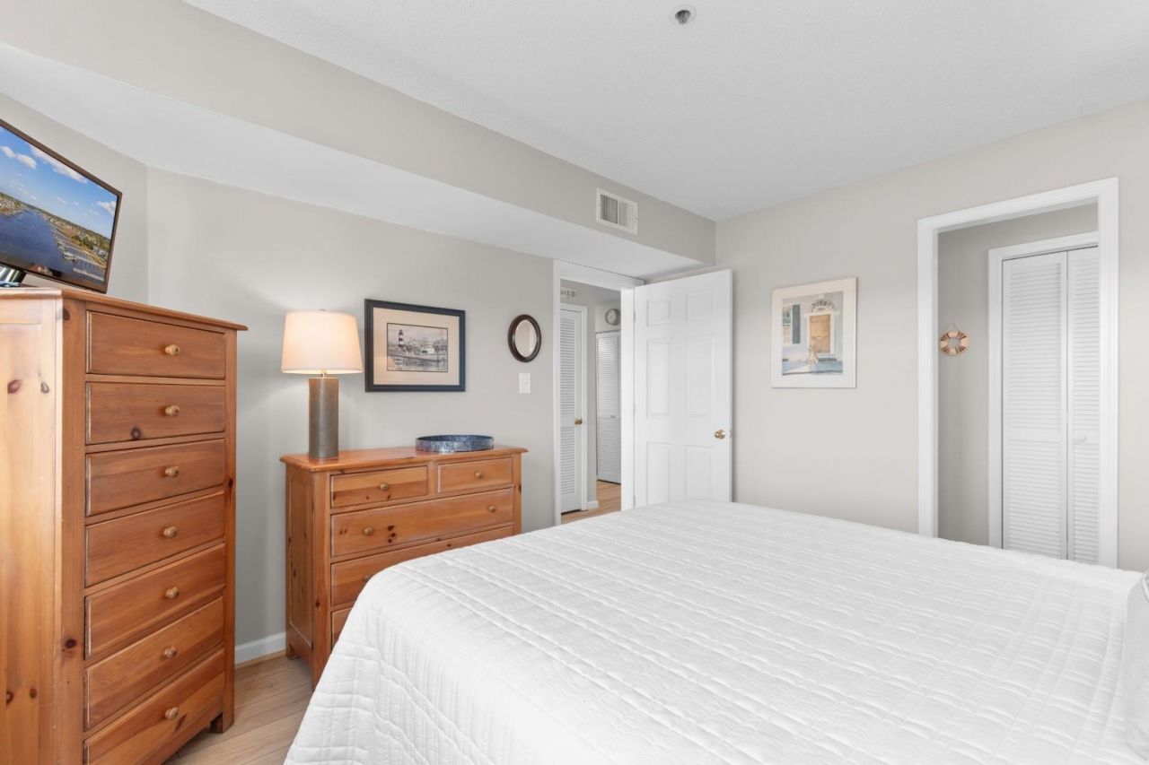 4560 Greenbriar Dr. Photo 18