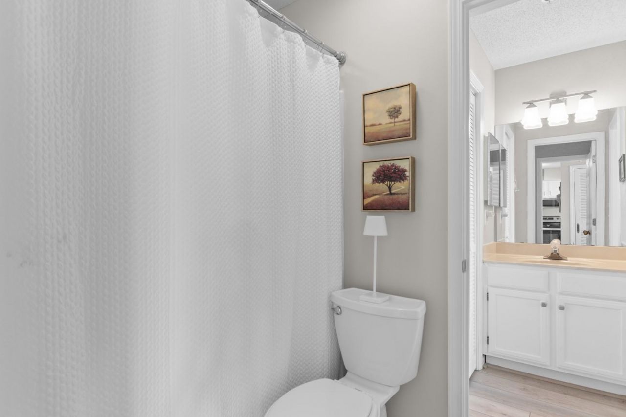 4560 Greenbriar Dr. Photo 19