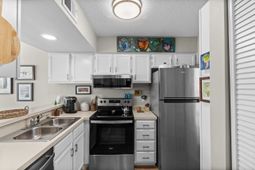 4560 Greenbriar Dr. photo 4