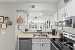 4560 Greenbriar Dr. photo 4