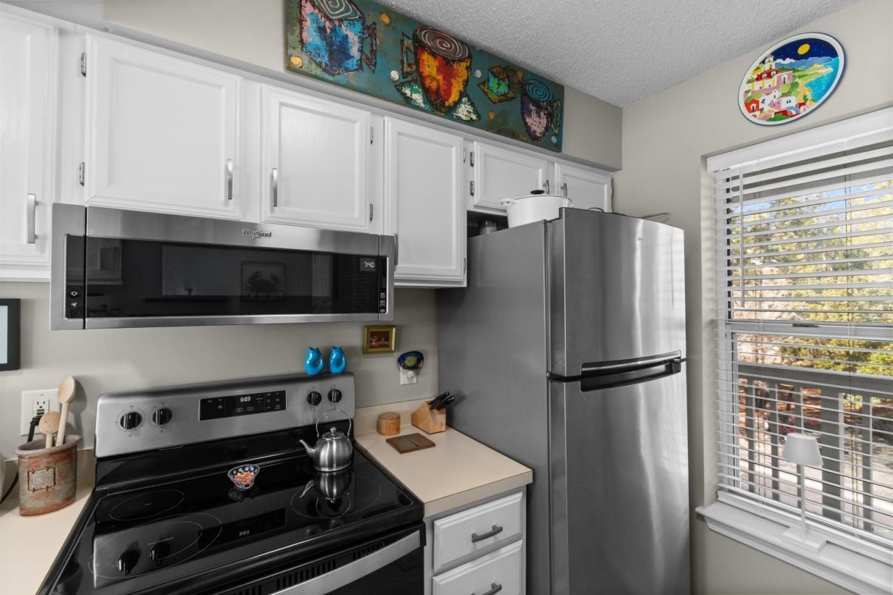 4560 Greenbriar Dr. Photo 5