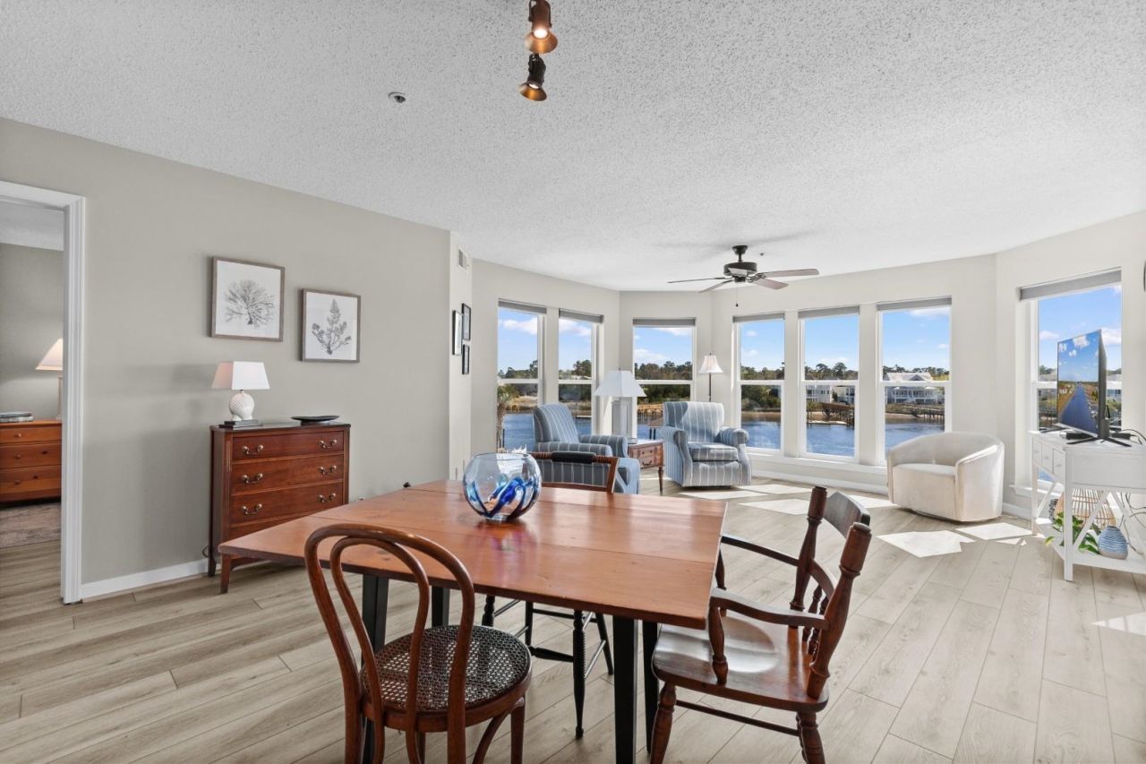 4560 Greenbriar Dr. Photo 6