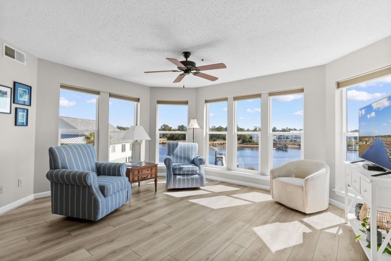 4560 Greenbriar Dr. Photo 9