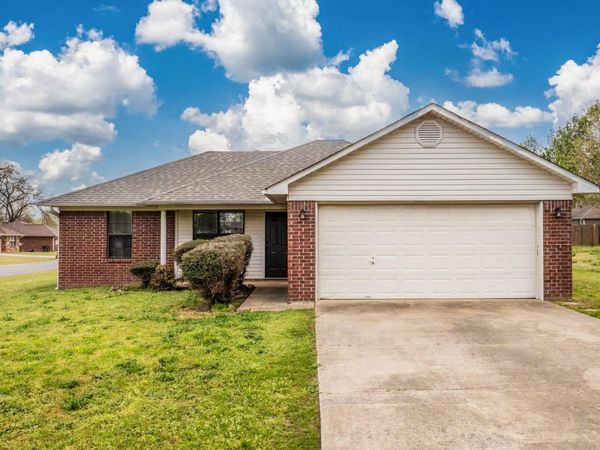 1720 Ozark, Conway, AR 72034