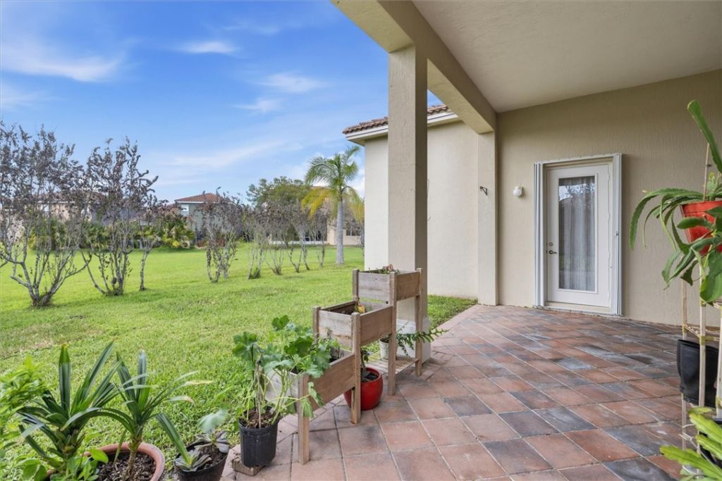 3320 Westford Circle Sw, Vero Beach, FL 32968 Photo