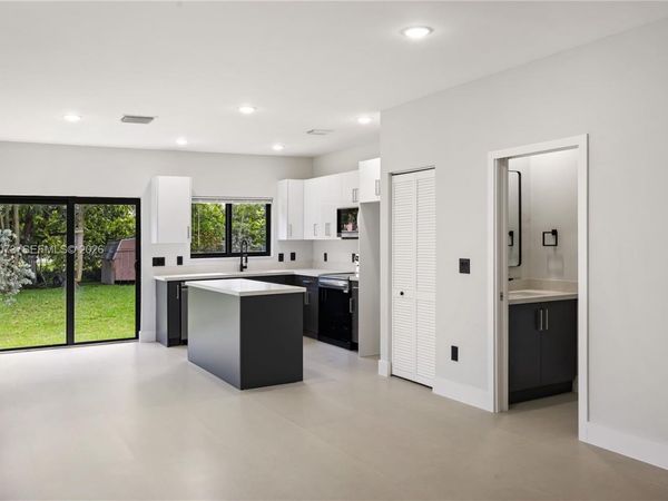 122 NW 5th Ave , Hallandale Beach, FL 33009