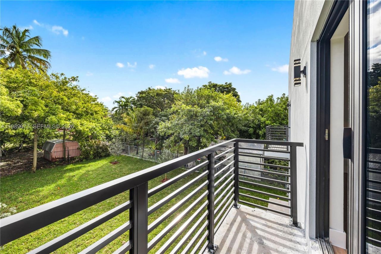 122 NW 5th Ave , Hallandale Beach, FL 33009 Photo