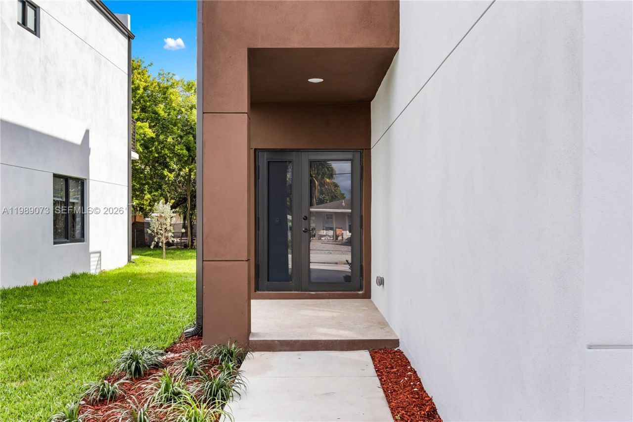 122 NW 5th Ave , Hallandale Beach, FL 33009 Photo