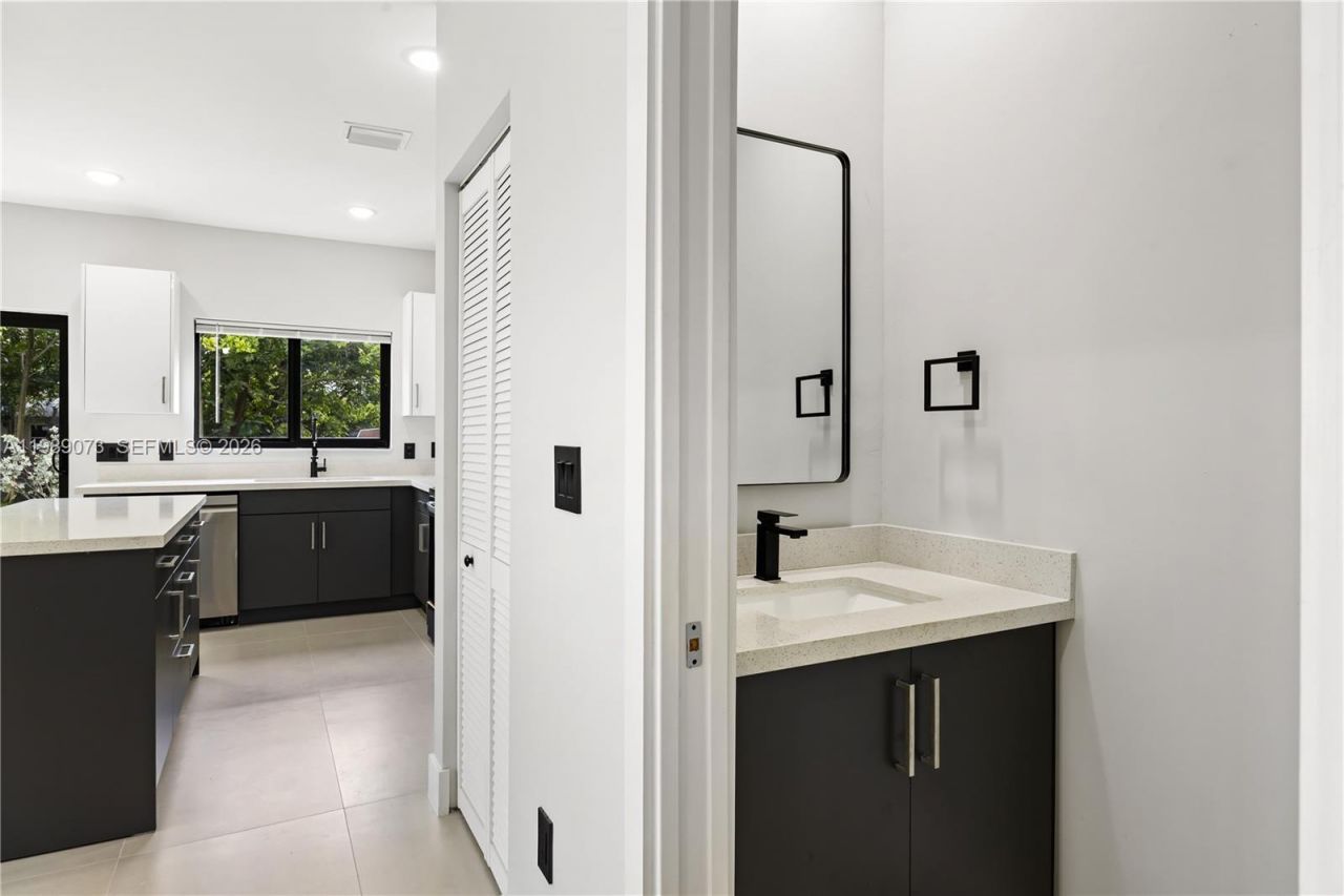 122 NW 5th Ave , Hallandale Beach, FL 33009 Photo