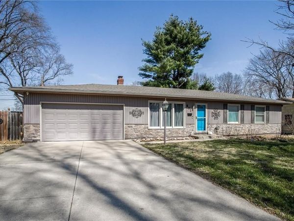 517 NW Lakeview Road, Blue Springs, MO 64014