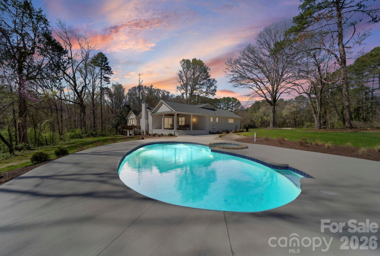 913 Kelly Road, Mount Holly, NC 28120 Main Photo