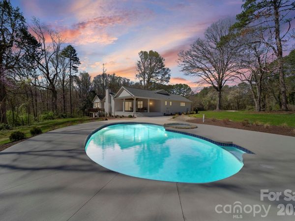913 Kelly Road, Mount Holly, NC 28120