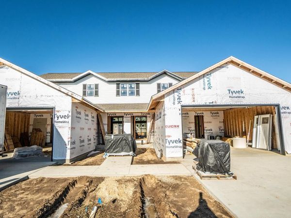 1334 Legion CIRCLE, West Bend, WI 53090