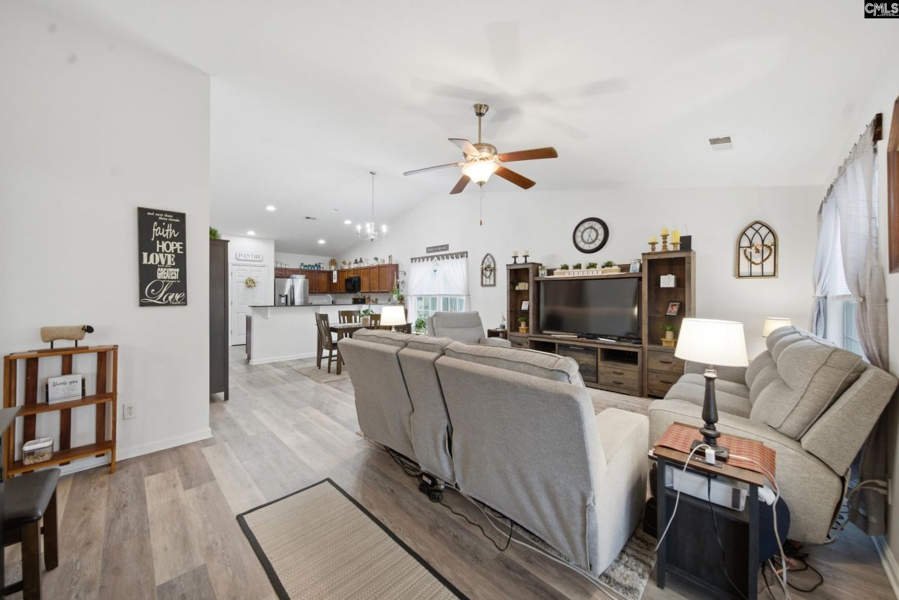 133 Graceland Court  Photo 10