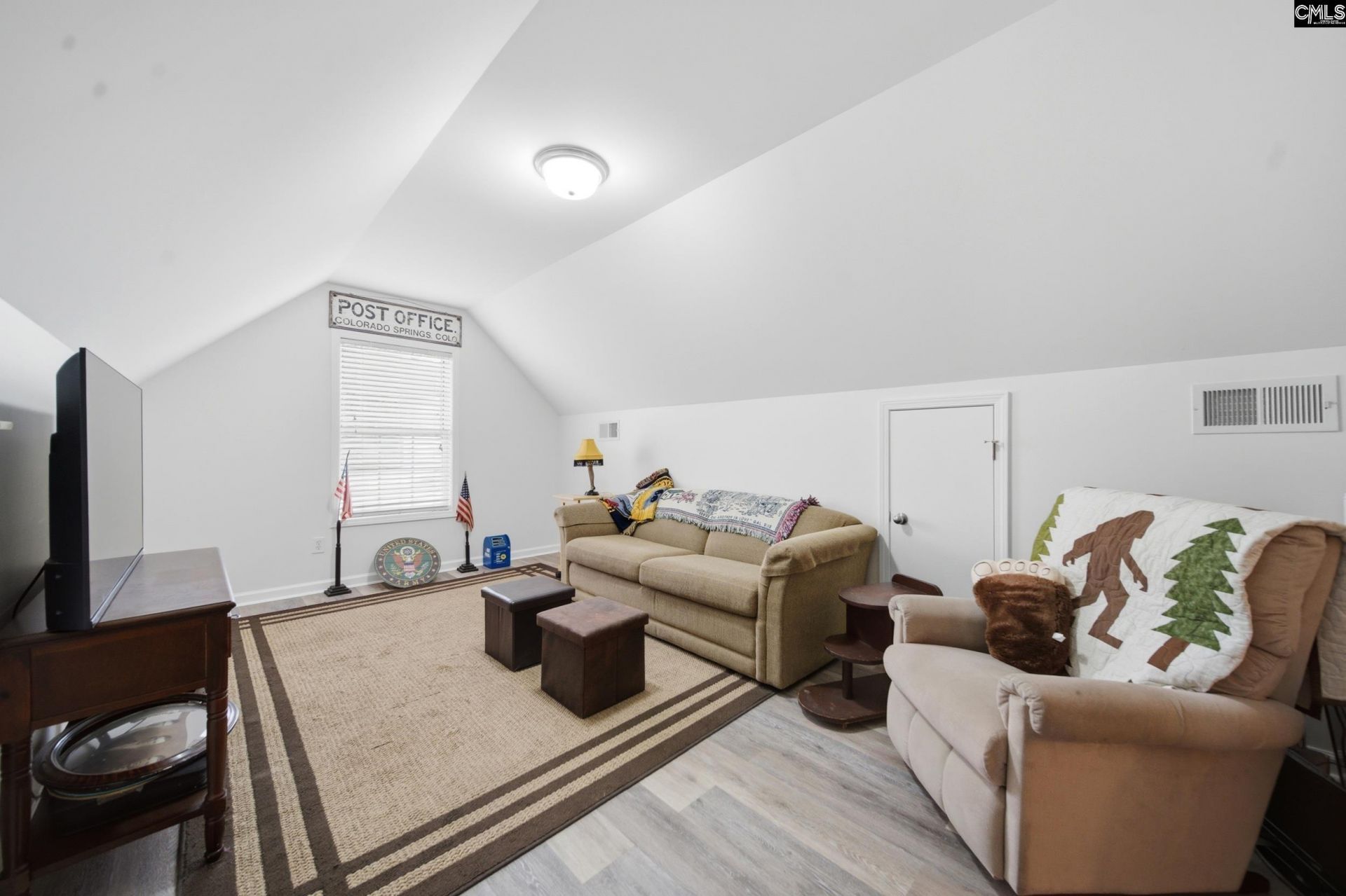 133 Graceland Court Photo 16