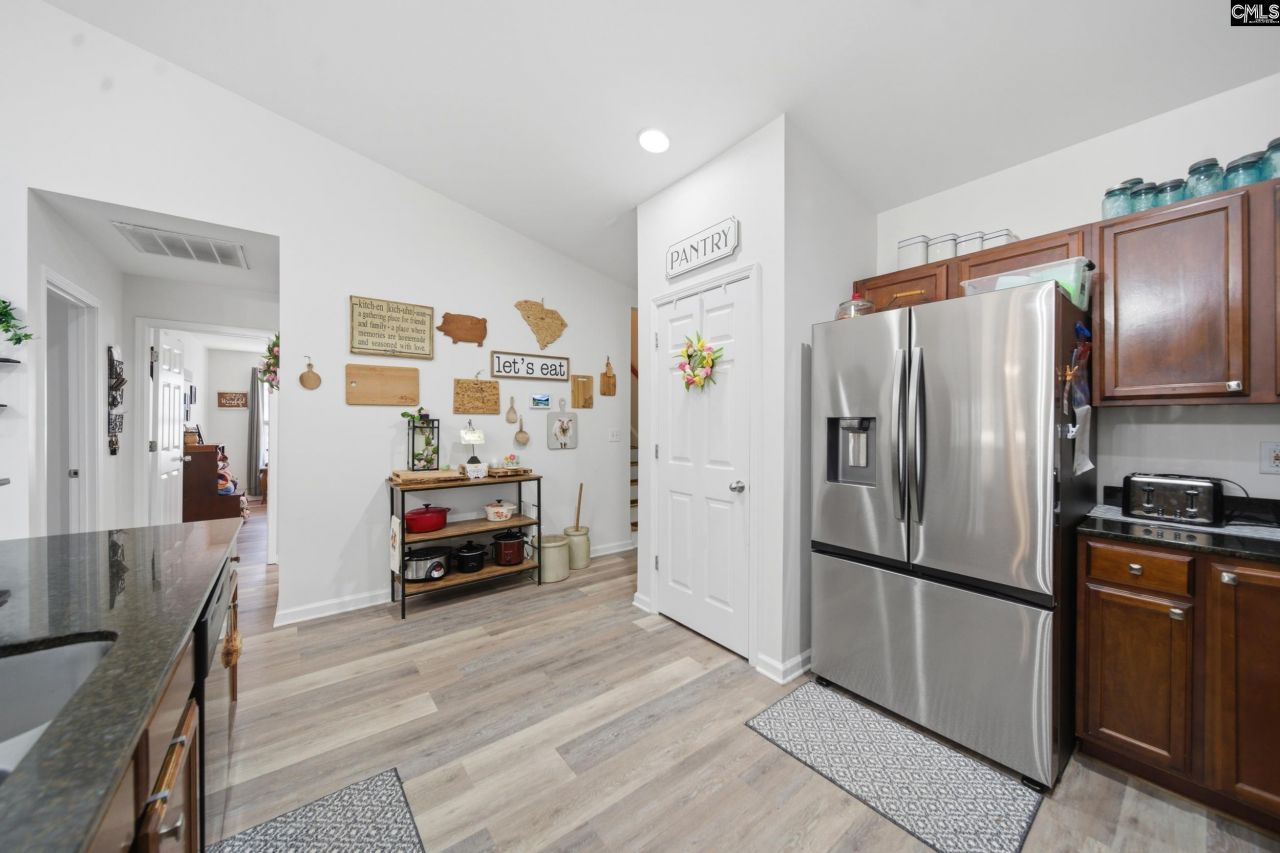 133 Graceland Court  Photo 4