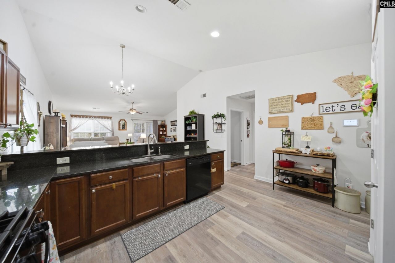 133 Graceland Court  Photo 5