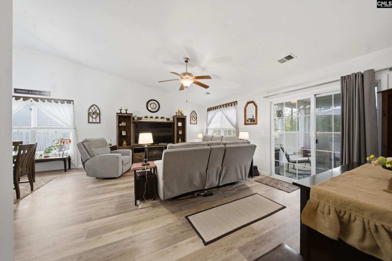 133 Graceland Court  Photo 8