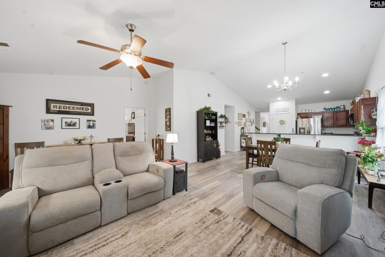 133 Graceland Court  Photo 9