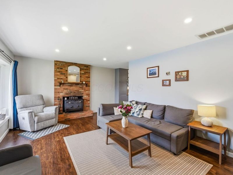 427 Canfield Drive, Columbus, OH 43230 Photo 3