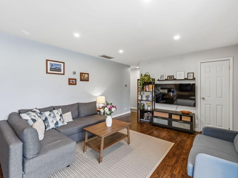 427 Canfield Drive, Columbus, OH 43230 Photo 6