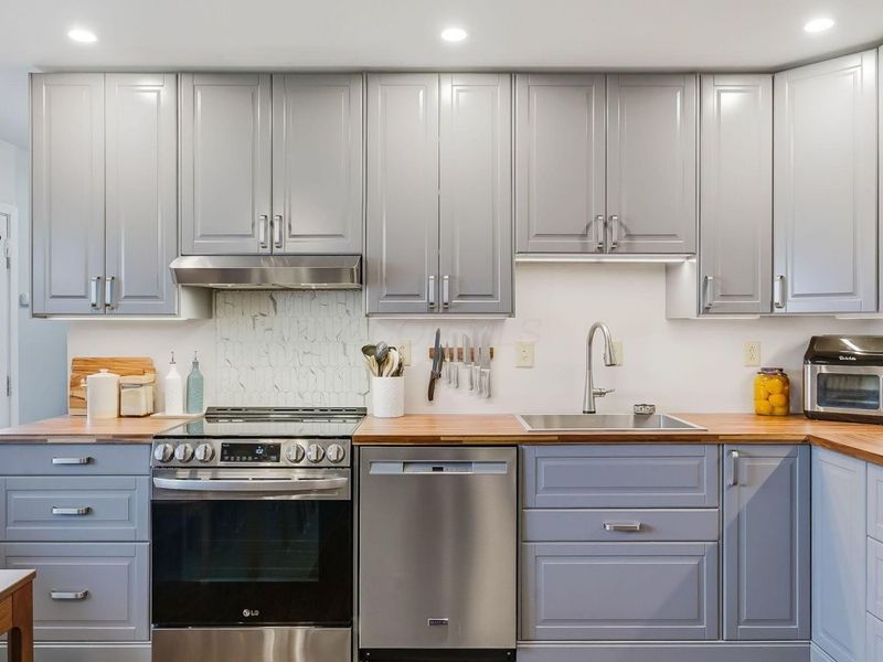 427 Canfield Drive, Columbus, OH 43230 Photo 8