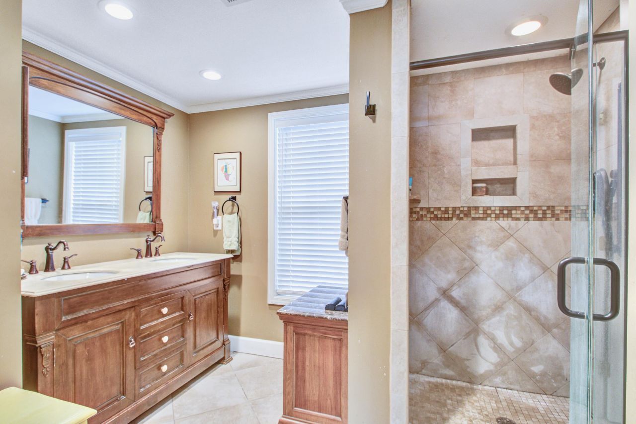 1240 Parkwood Estates Drive Photo 16