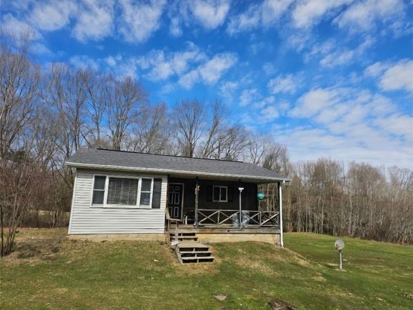 17562 Round Top Rd , Meadville, PA 16335