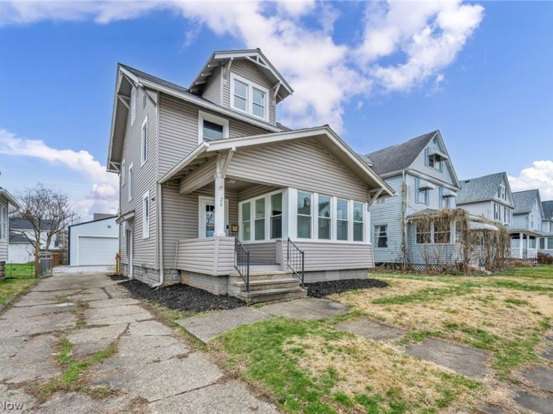 39 25th Street NW, Barberton, OH 44203 Photo 2