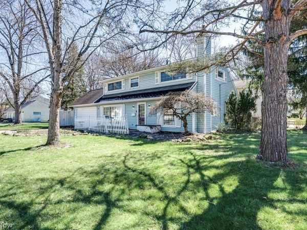 22 Van Doren Drive, Cuyahoga Falls, OH 44221