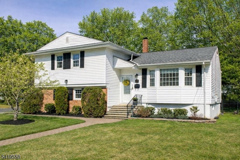 199 Hickson Dr, New Providence, NJ 07974 Main Photo