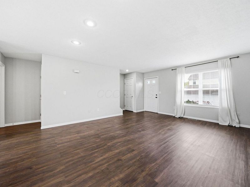 1151 Kinneton, Columbus, OH 43228 Photo 17